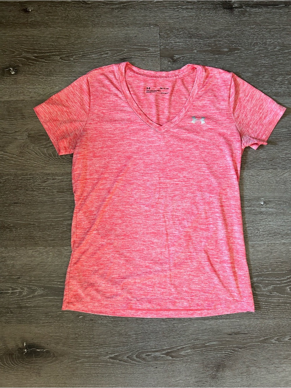 Women’s Small Loose Fit Pink V Neck Heat Gear Athletic Under Armour Shirt